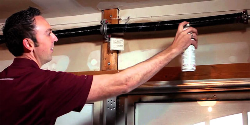 Repair-Rollers-And-Tracks-Johnsons-Mobile-Garage-Door-Repair