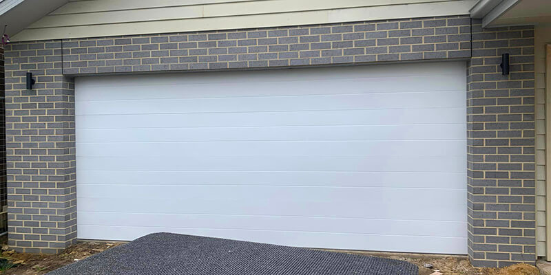 Manual vs Automatic Doors - Johnsons Mobile Garage Door